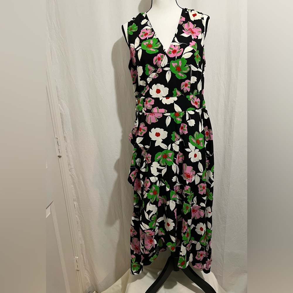 Who what wear size M color black with floral print